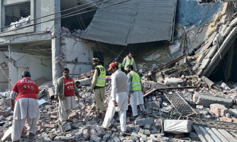 لاہور میں مکان کی چھت گرنے سے 6 افراد جانبحق